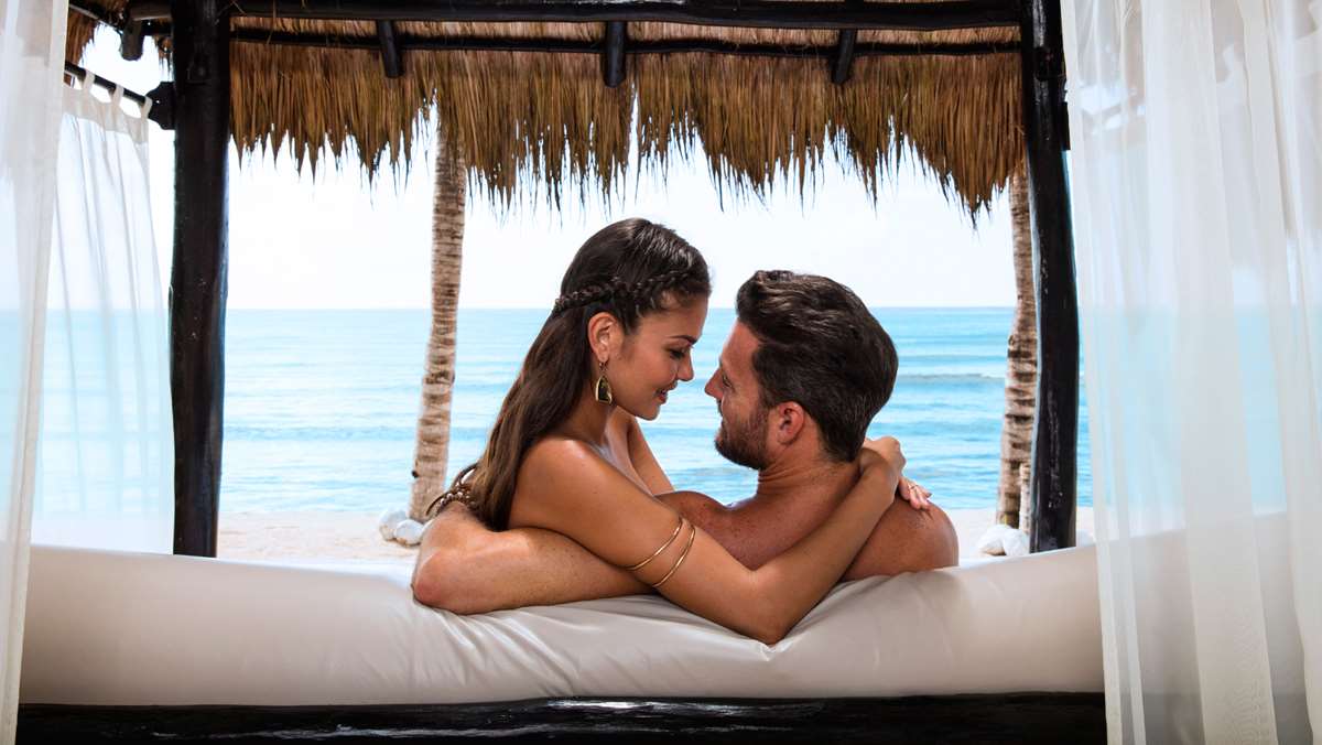 Romantic couple at the nudist all inclusive resort | Hidden Beach | Mexico